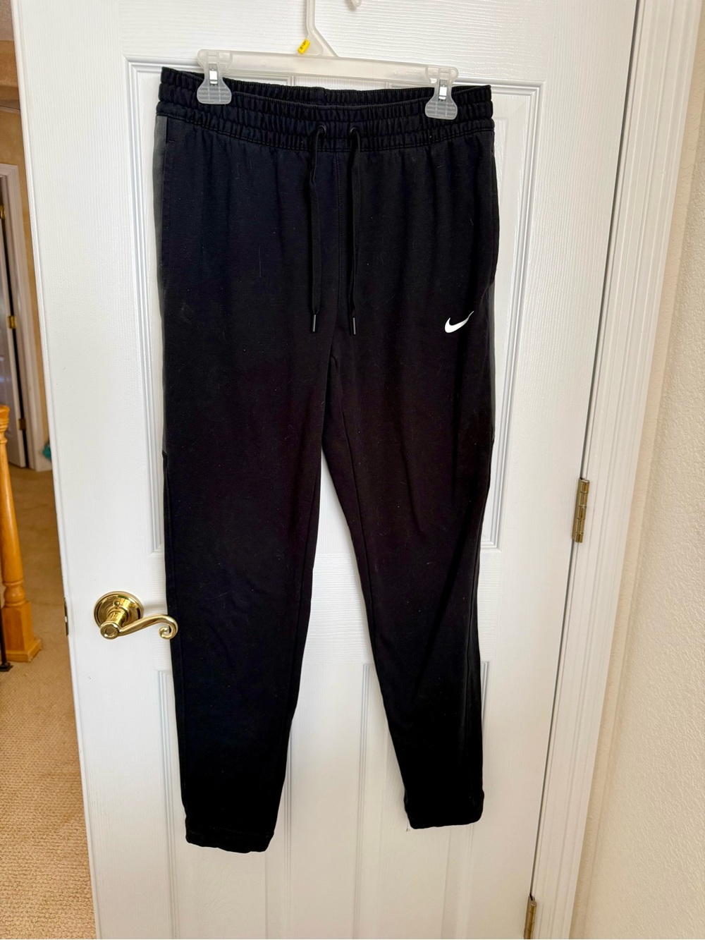 Nike L Thermal Fit Black joggers / sweat pants
